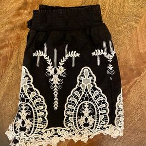 GUESS short SIZE:S 🖤🤍